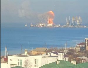 У Бердянську знищили десантний корабель окупантів